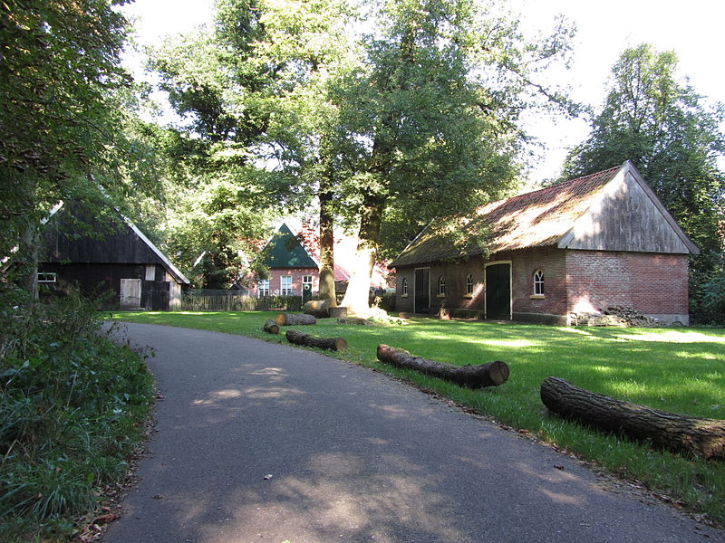 Strootsweg 407 boerderij van het hallehuistype bij landgoed Het Stroot.JPG