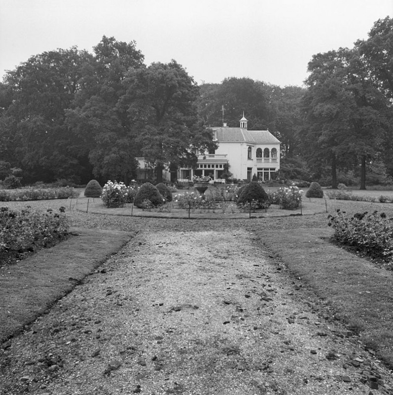 Strootsweg 401 tuinaanleg landgoed Het Stroot rijksmonument.jpg