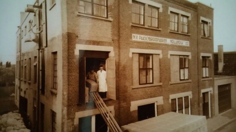 Nieuwstraat Matzefabriek N.V. Paaschbroodfabriek Hollandia.jpg