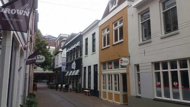 Walstraat 9 Nyonya Meneer Indonesisch Eethuis vroeger cafe De Kleine Karseboom van Wiecher Dam.jpg