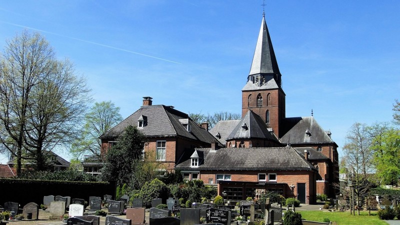 Dorpsstraat 96 Lonneker Sint Jacobus de Meerdere Kerk en pastorie Scholten Reimerstraat 40 gemeentelijk monument.jpg