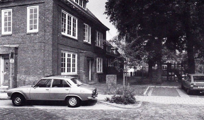 Spinnerstraat 27 badhuis en Pathmosschool 1986.jpg