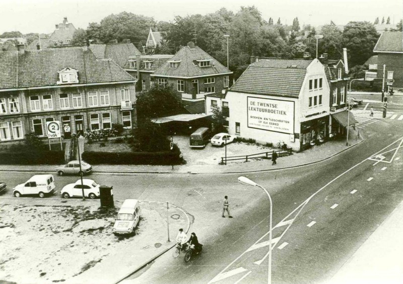 Haaksbergerstraat hoek Emmastraat bakkerij Siebelink 1965.jpg