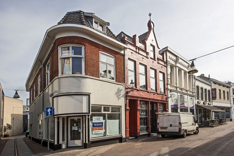 Marktstraat 8 hoek Stadsgravenstraat vroeger pand Mendel.jpg