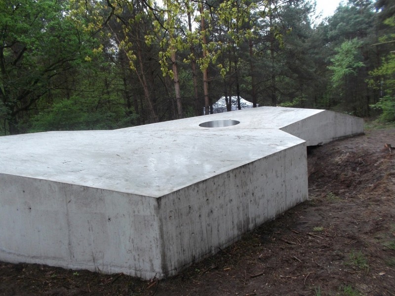 Hegebeekweg monument Laag van Usselo 13-5-2013 .JPG