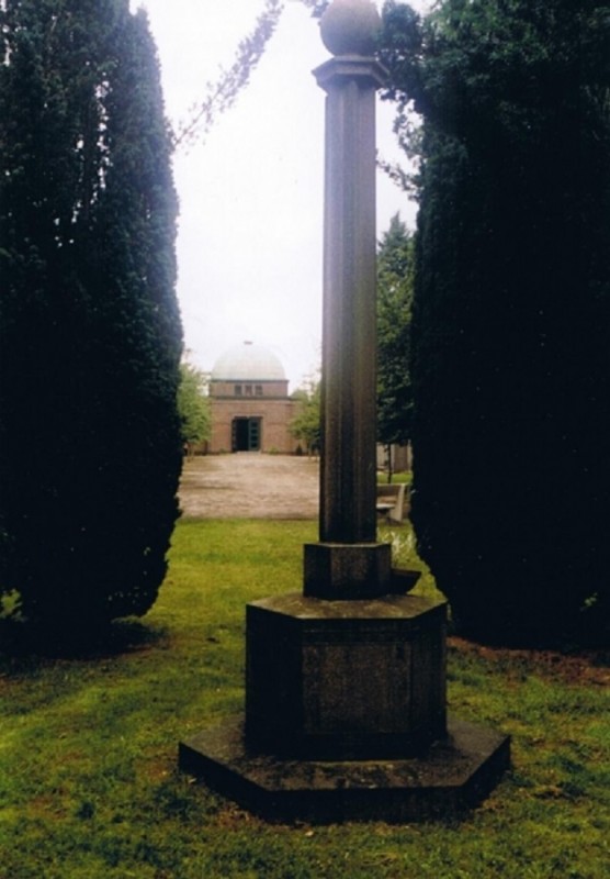 Noord Esmarkerrondweg Oorlogsmonument op de Joodse begraafplaats.jpg