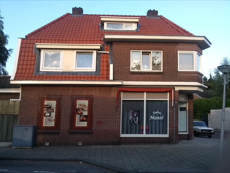 Lipperkerkstraat hoek Oostveenweg vroeger bakkerij Silderhuis nu kapsalon.jpg