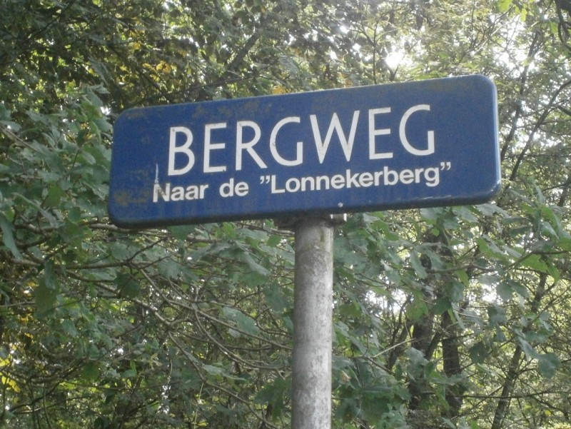 Bergweg straatnaambord.JPG