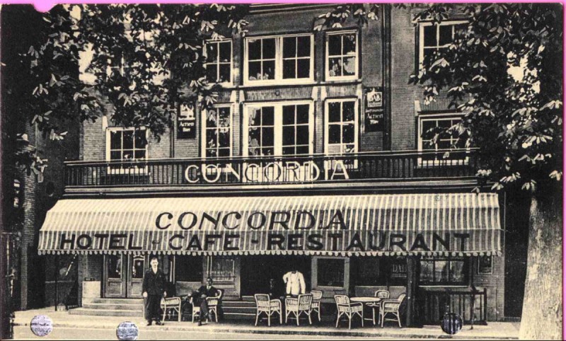 Markt Concordia nieuw na brand 1909.jpg