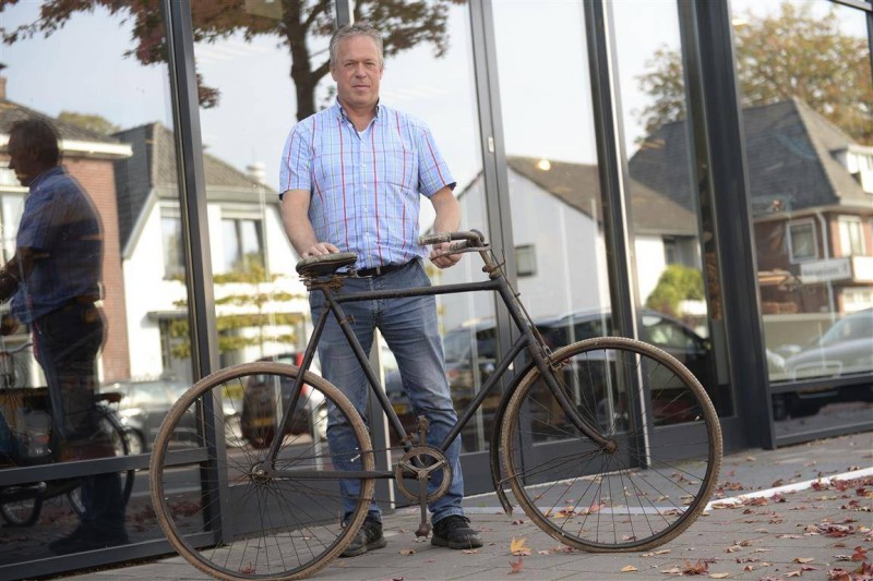 Een stokoude Enschedese fiets met een mooi verhaal.jpg