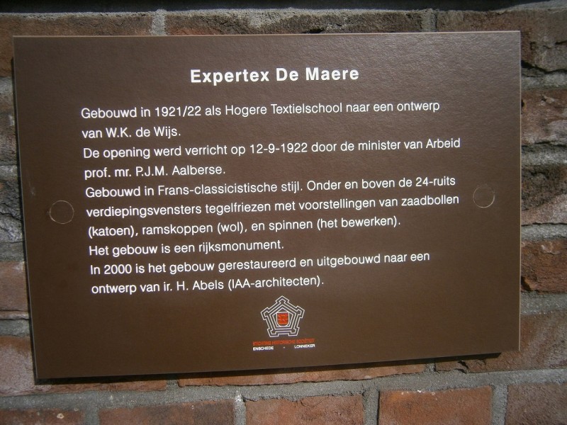 Ariensplein 3 De Maere vroeger Hogere Textielschool monumentenbord nr. 11.JPG