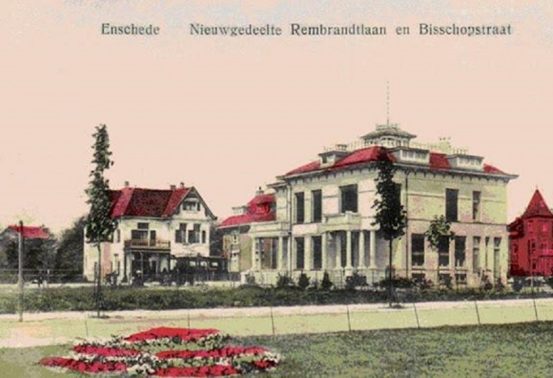 Rembrandtlaan en Bisschopstraat villa Serphos.jpg