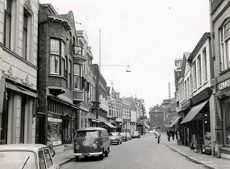 Hengelosestraat nu Korte Hengelosestraat rechts Kraaijenbrink links Boekhandel Enschede-Lonneker.jpg