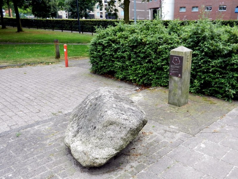 Beukinkstraat hoek Kortelandstraat Wigboldpaal 4 met nog de originele Lakesteen Lonneker Enschede..JPG