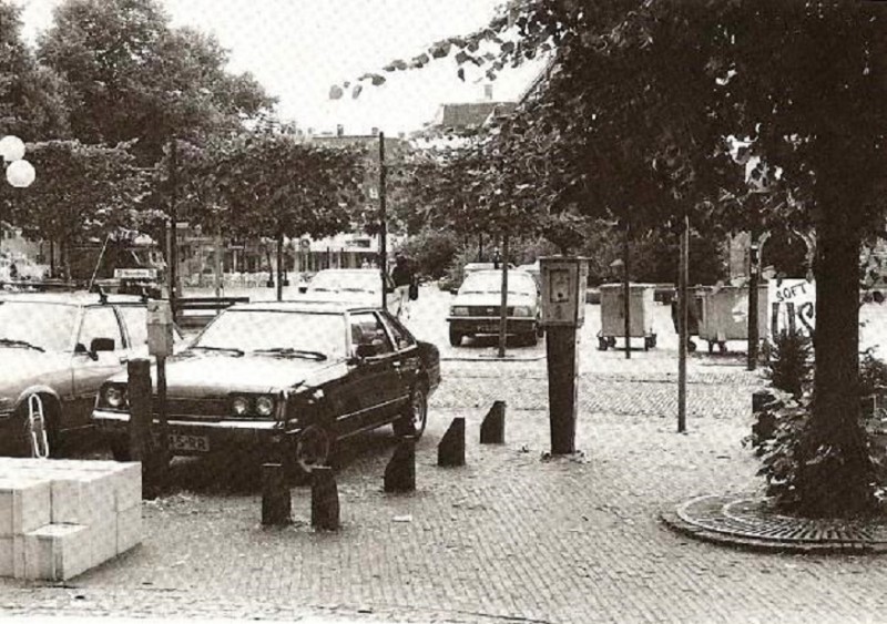 Oude Markt, parkeer paaltjes.jpg