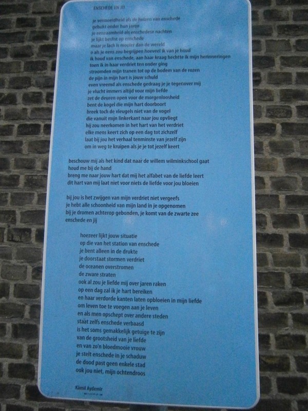 Langestraat gedichtenbord Enschede en jij  van Kamil Aydemir.JPG