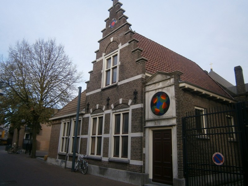 Walstraat 38 Parochiehuis St. Jacobuskerk (2).JPG