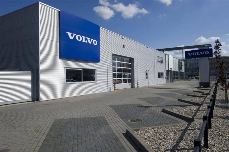 Sanitairgroothandel in voormalige Volvo-garage in Enschede na jaren leegstand.jpg