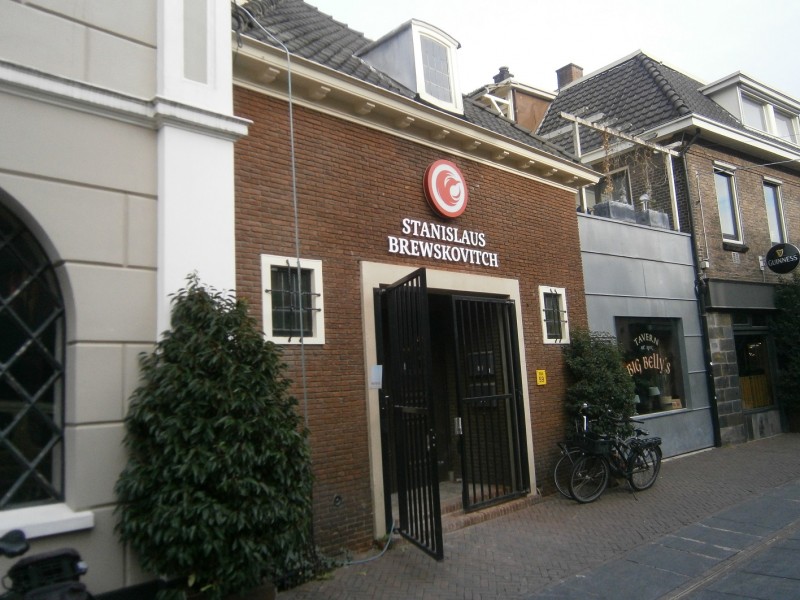 Stadsgravenstraat 59 Stanislaus Brewskovitch Stadsbrouwerij Menistenkerk ingang.JPG