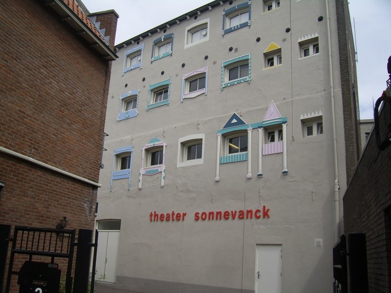 Walstraat Binnenhof theater Sonnevanck deel van vroegere pakhuis Jannink aan Van Loenshof.JPG