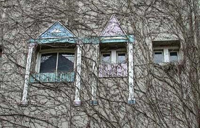 Walstraat voormalig pakhuis Jannink vensters van kunstenaar E.F.G. Kerssies..jpg