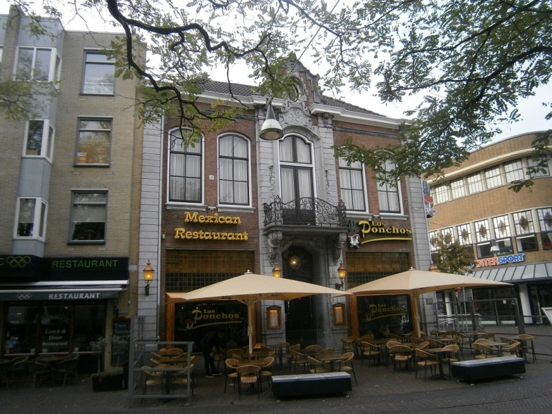 Korte Haaksbergerstraat 2 voormalig pand Apotheek Baurichter nu Mexican Restaurant Los Ponchos.JPG