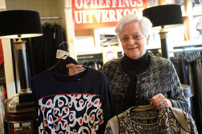 Jo (77) stopt met haar zaak in Enschede ‘De winkel heeft me erdoor gesleept’.jpg