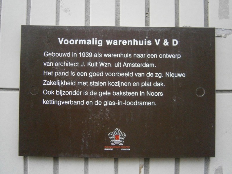 Korte Hengelosestraat 1 voormalig warenhuis Vroom en Dreesmann monumentenbord nr. 33.JPG