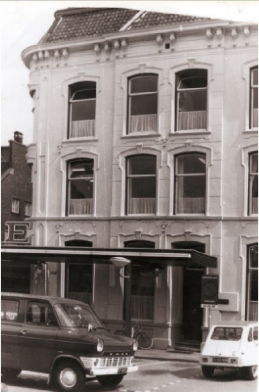 Markt 24 Hoek Haverstraatpassage met kantoorpand Polaroid 1972.jpg