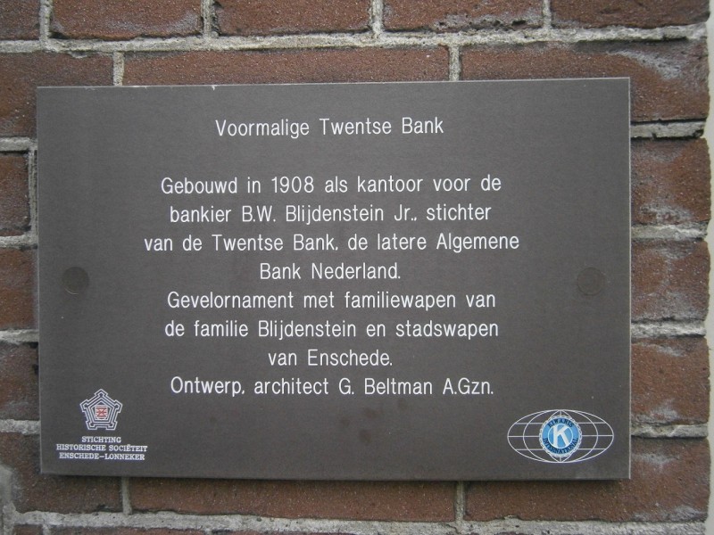 Hoedemakerplein 1 gebouw Twentsche Bank  monumentenbord nr. 6.JPG