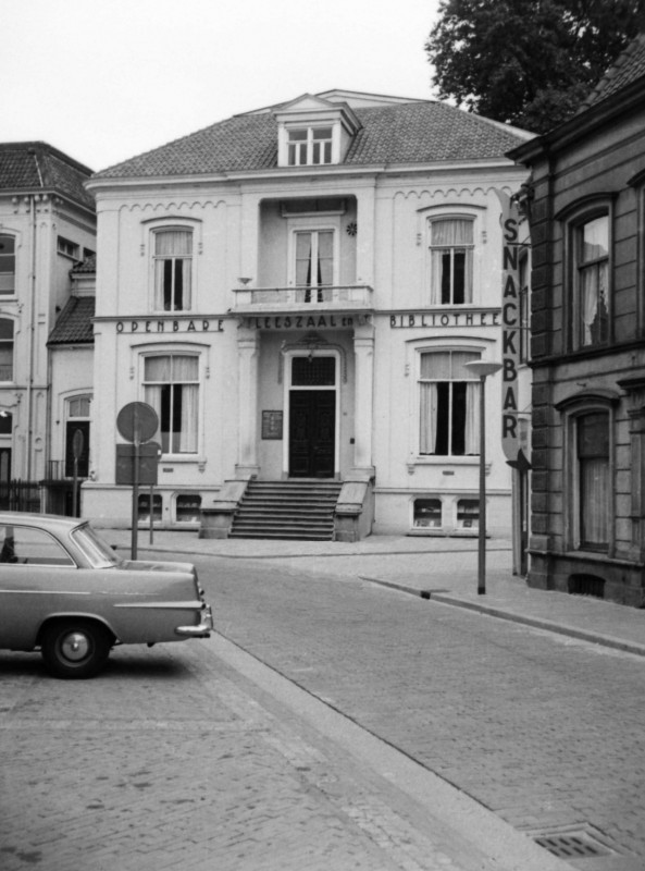 Snackbar achter Oude Kerk ca 1965