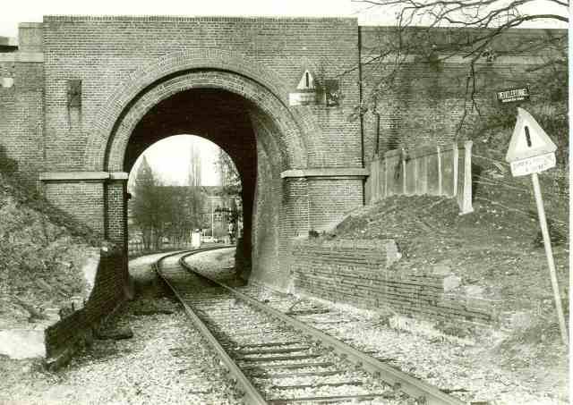 bouwhuistunnel 9-2-1980 met straatnaambord Twekkelertunnel.JPG