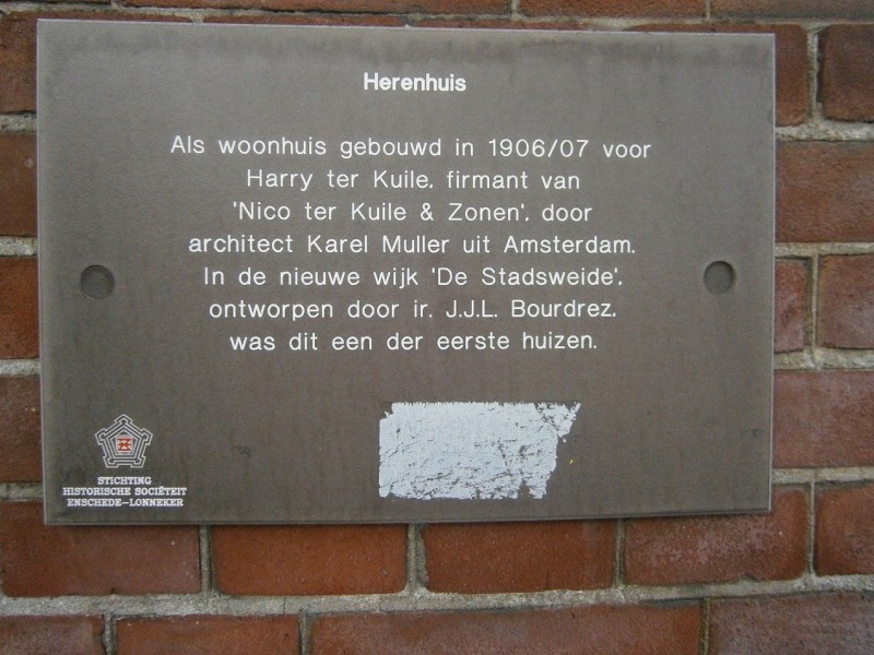 Piet Heinstraat 1 hoek M.H. Tromplaan Stadsvilla Ter Kuile later gebouw ESV monumentenbord nr. 8.JPG