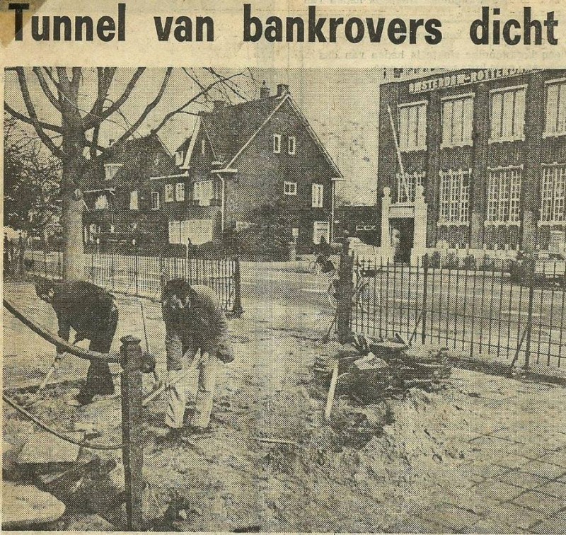 Piet Heinstraat tunnel van ESV gebouw naar AMRO bank.jpg