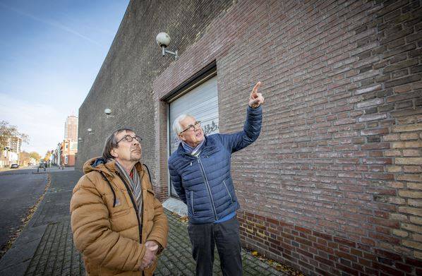Bato-complex Enschede erfgoed of gribus 'Kijk, niet authentiek en nog lelijk ook!'.JPG