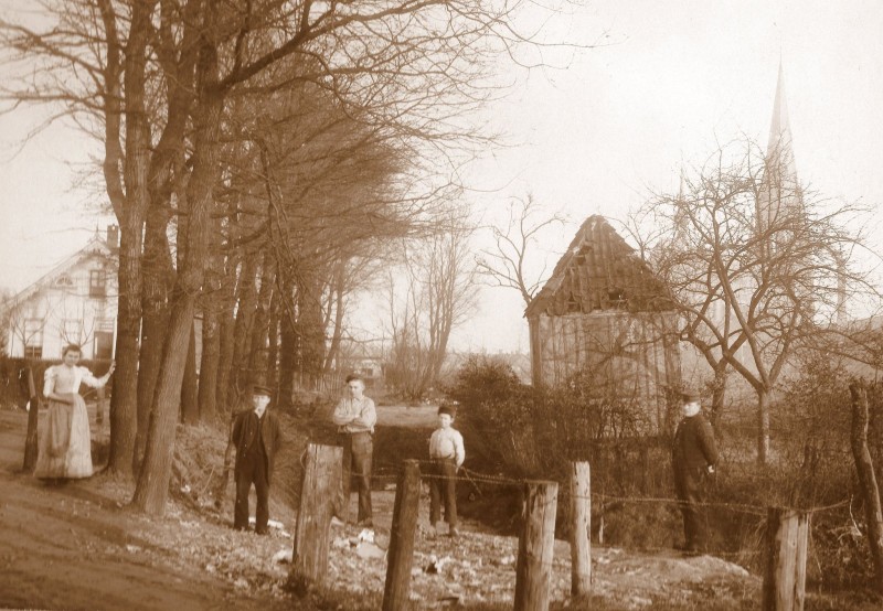 Visserij met links het witte huis wat vroger het Lonneker ziekenhuis was..jpg