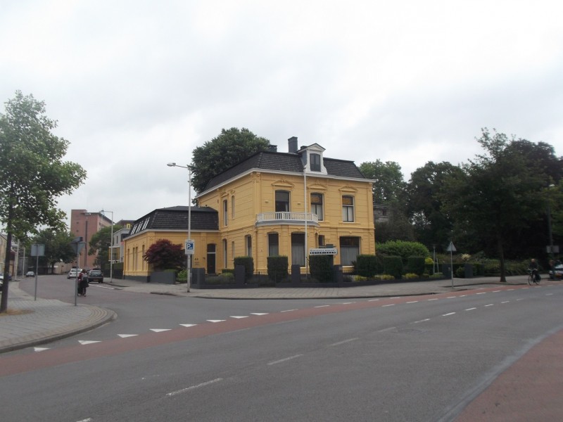 Hengelosestraat 42-44 villa van Dokter Delden nu Notariskantoor Hofsteenge.JPG