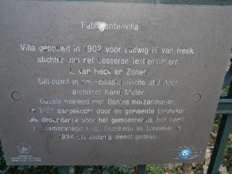 Hengelosestraat 40 vroeger fabrikantenvilla L.H. van Heek monumentenbord nr. 36.JPG