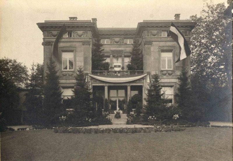 Hengelosestraat 40 1930 Villa L.van Heek. Later gemeentehuis Lonneker. Later centrale administratie en later RONO..jpg
