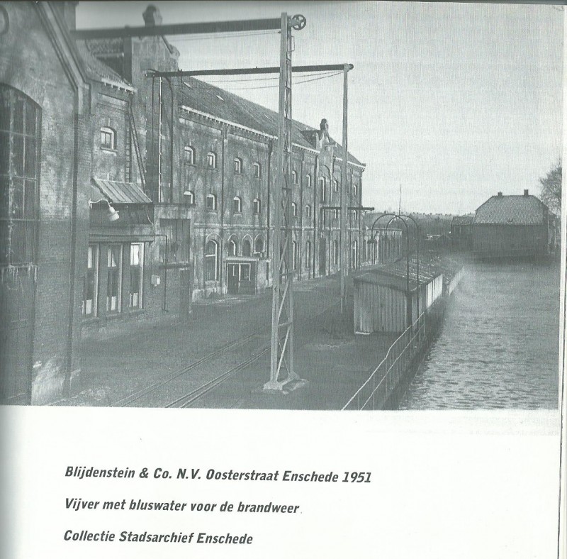 Oosterstraat 1951 Blijdenstein & Co N.V.. Vijver met bluswater .jpg