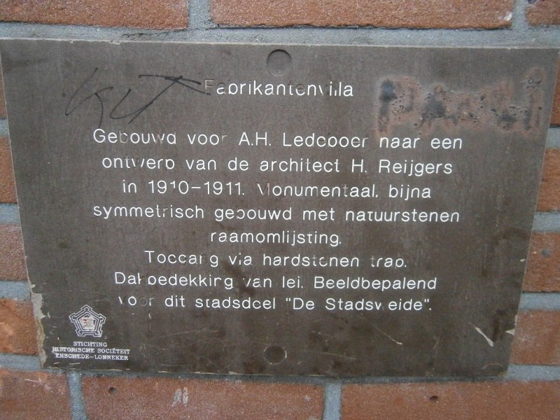 Ripperdastraat 8 Villa Ledeboer monumentenbord nr. 12.JPG