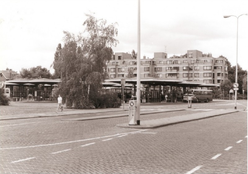 Parkweg Busstation voor stadsbussen en regionale bussen 1986.jpg