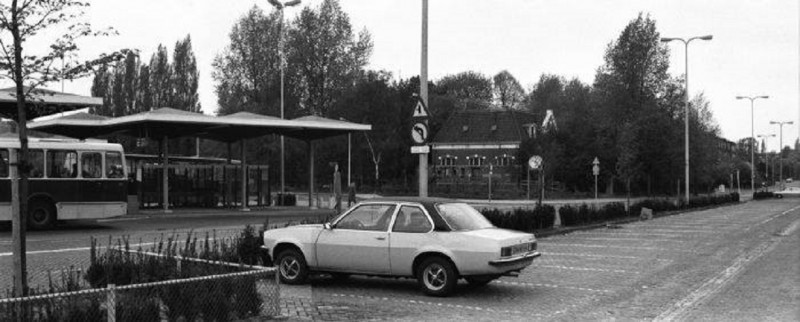 Parkweg later Stationsplein hoek de Ruyterlaan busstation.jpg