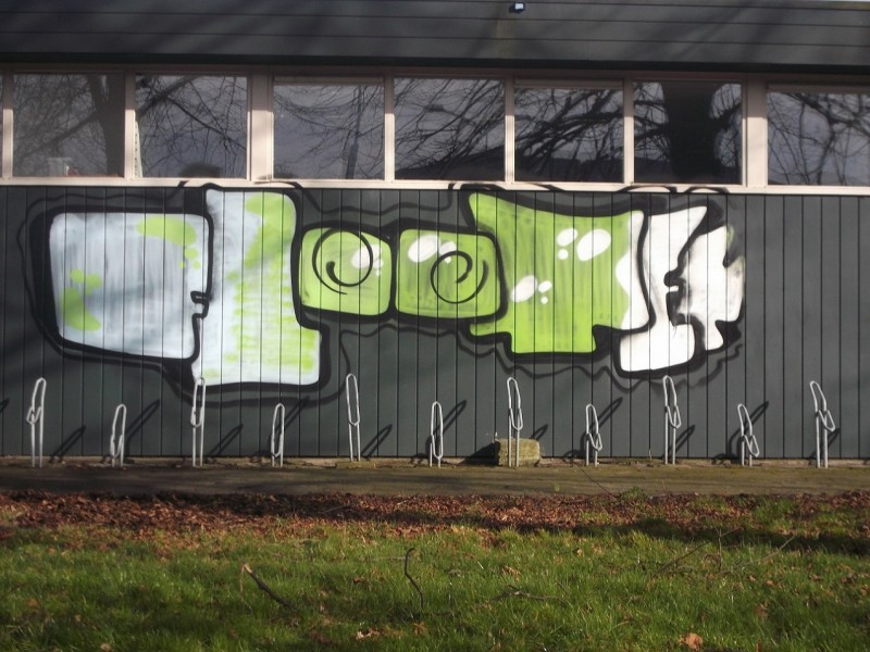 Volksparksingel  vroeger voetbalkantine van PW met graffity.JPG