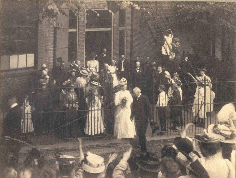 Kloosterstraat Fabrieksschool In 1907 kwam Koningin Wilhelmina op bezoek..jpg