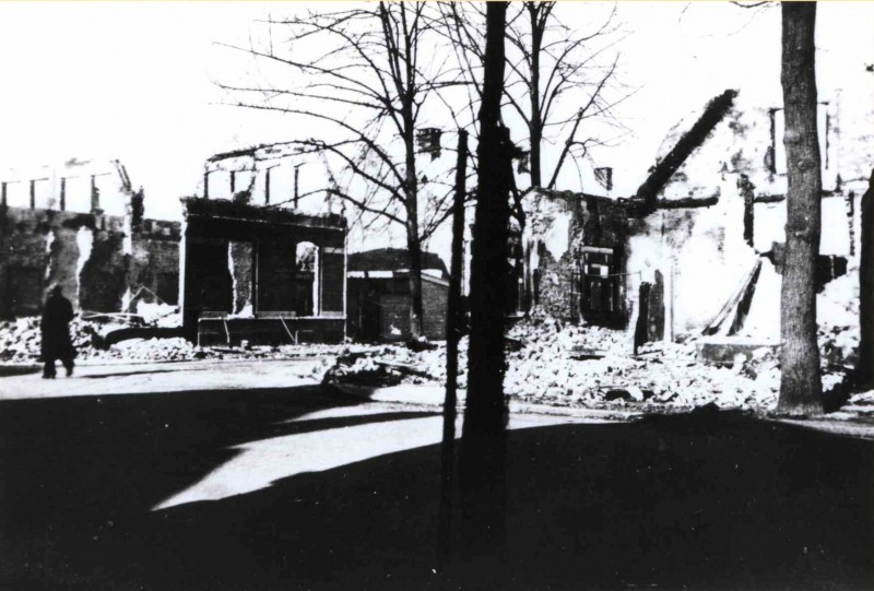 Haaksbergerstraat 22-2-1944 Deel getroffen panden, huisnummers 296, 298 en 2e Veldkampstraat 1 tm 11.jpg
