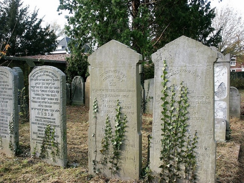 Kneedweg 78 Joodse begraafplaats.jpg