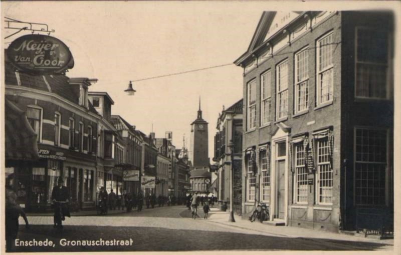 Gronausestraat 1949 Elderinkshuis Gebouwd in 1783 net buiten de stadspoort (de Eschpoort) als herberg voor personen die op een laat tijdstip bij de stad arriveerden als de Eschpoort al gesloten was..jpg