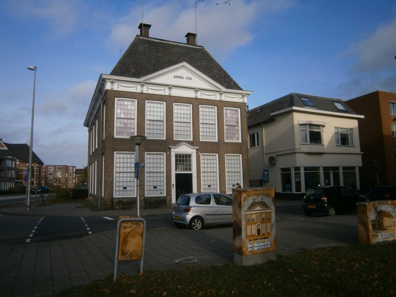 De Klomp 35 hoek Oldenzaalsestraat Elderinkshuis nu vestiging Zipper Clinics Gezichtschirurgie.JPG