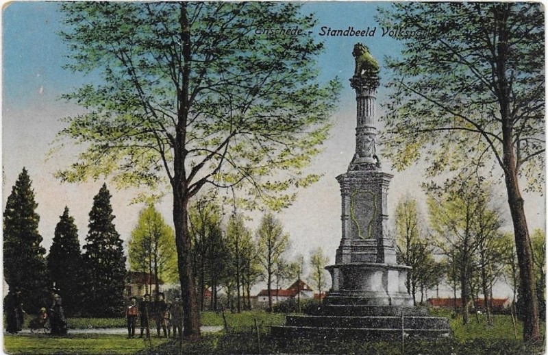 Parkweg Volkspark monument Van Heek.jpg